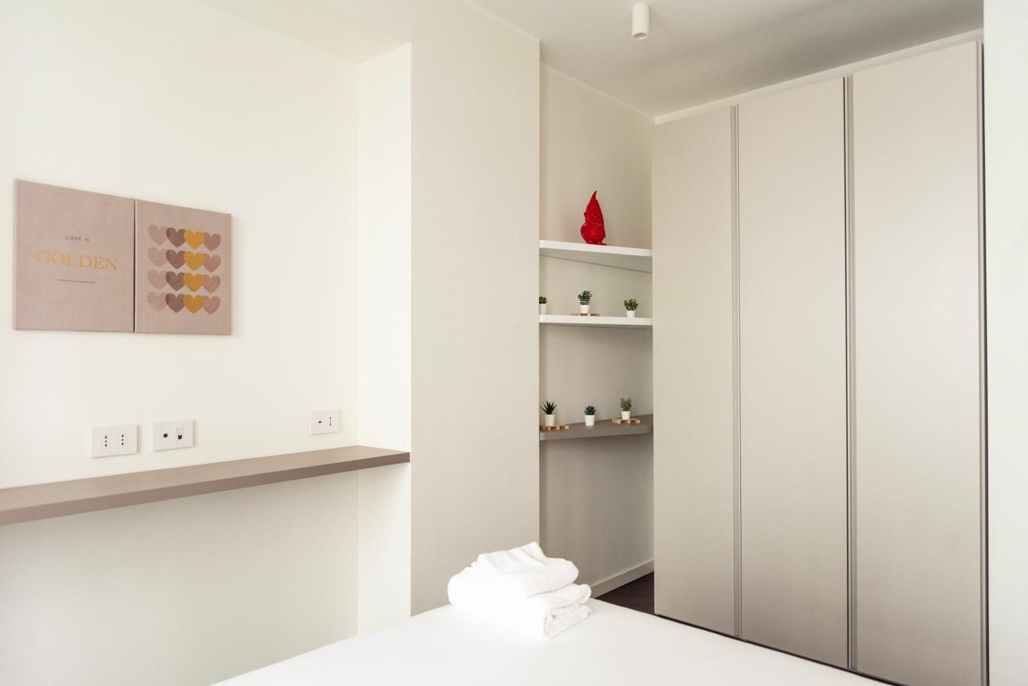 Youhosty - Medici 5 Milan Bagian luar foto